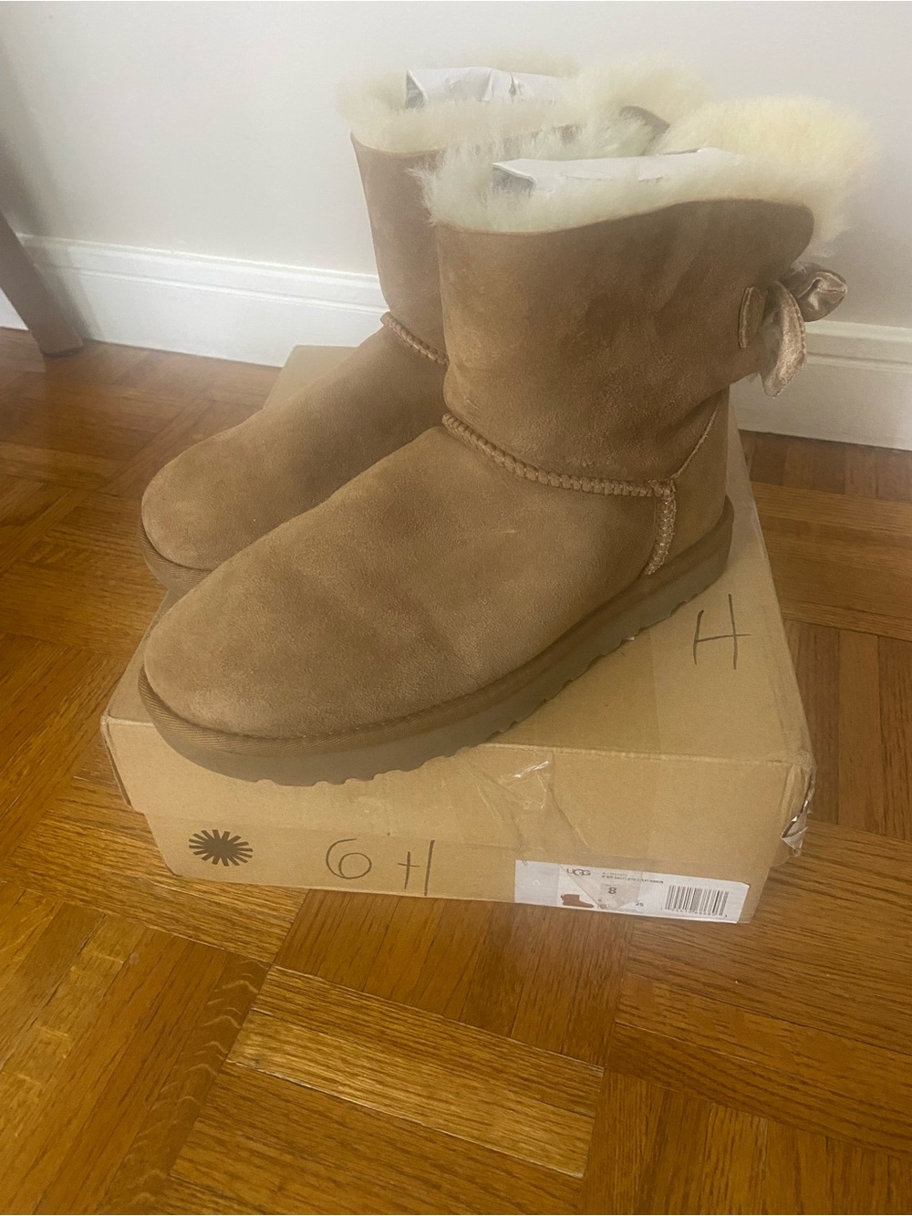 Ugg Bailey velvet bow II mini boots 8